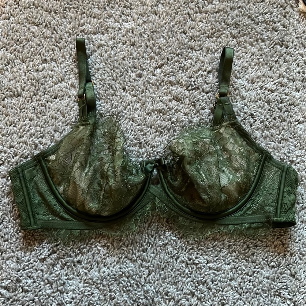 Victoria’s Secret Very Sexy Unlined Demi Lace Bra